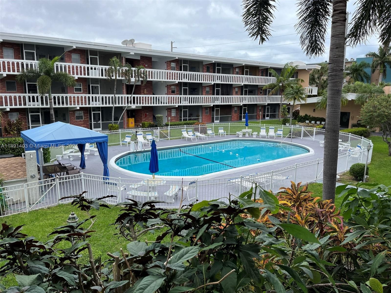 181 NE 14th Ave # 22B, Hallandale Beach FL 33009 — photo 1