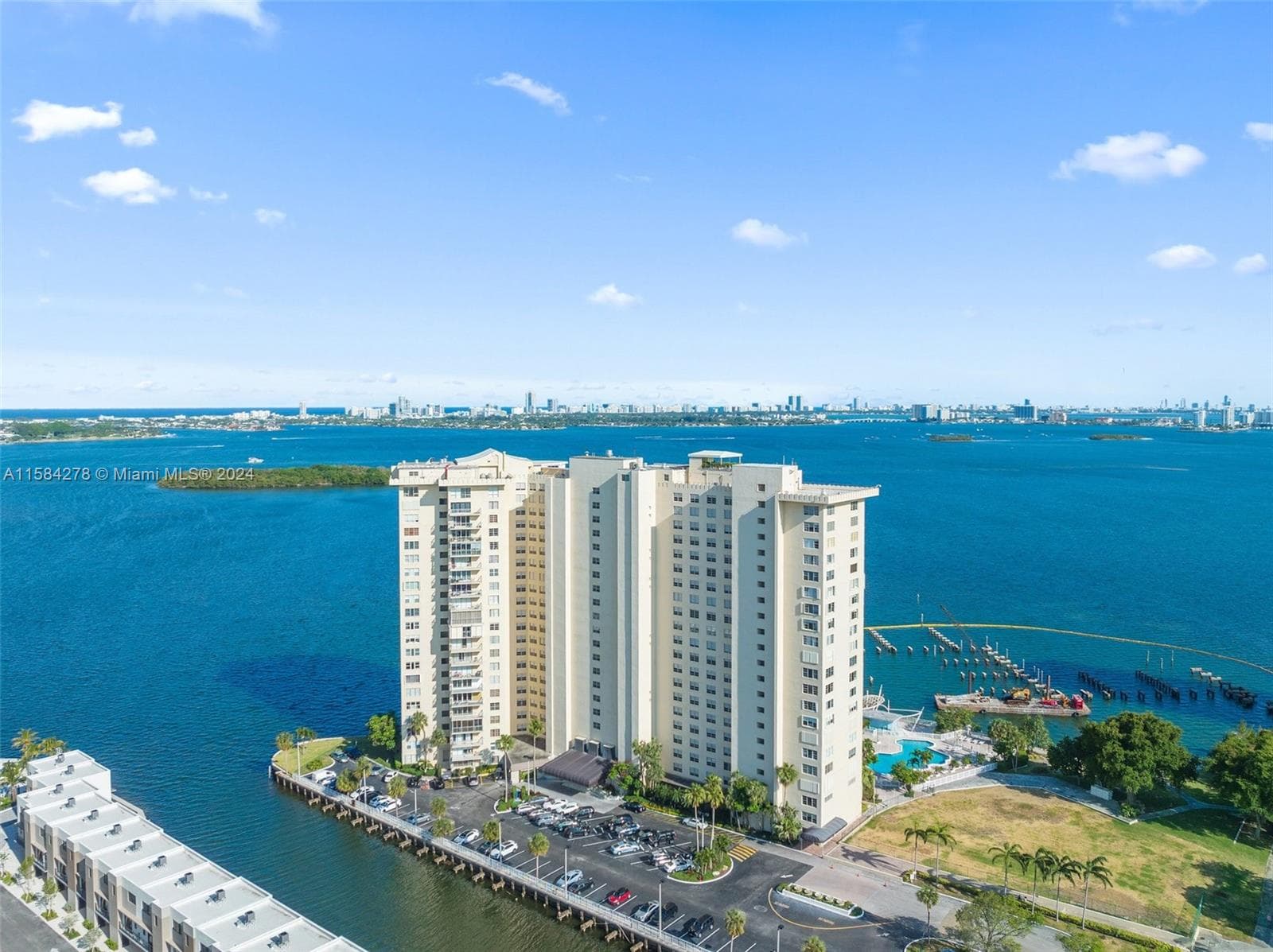 11111 Biscayne Blvd # 3A, Miami FL 33181 — photo 1