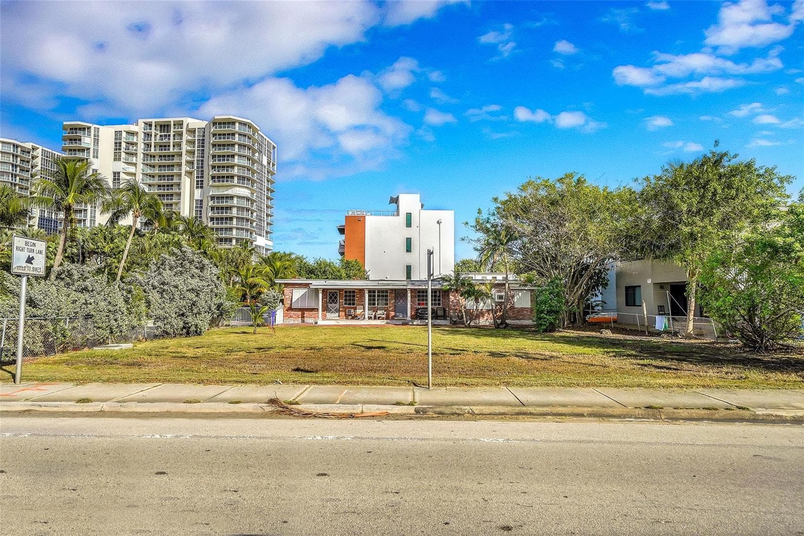 356 Balboa Street, Hollywood FL 33019 — photo 1