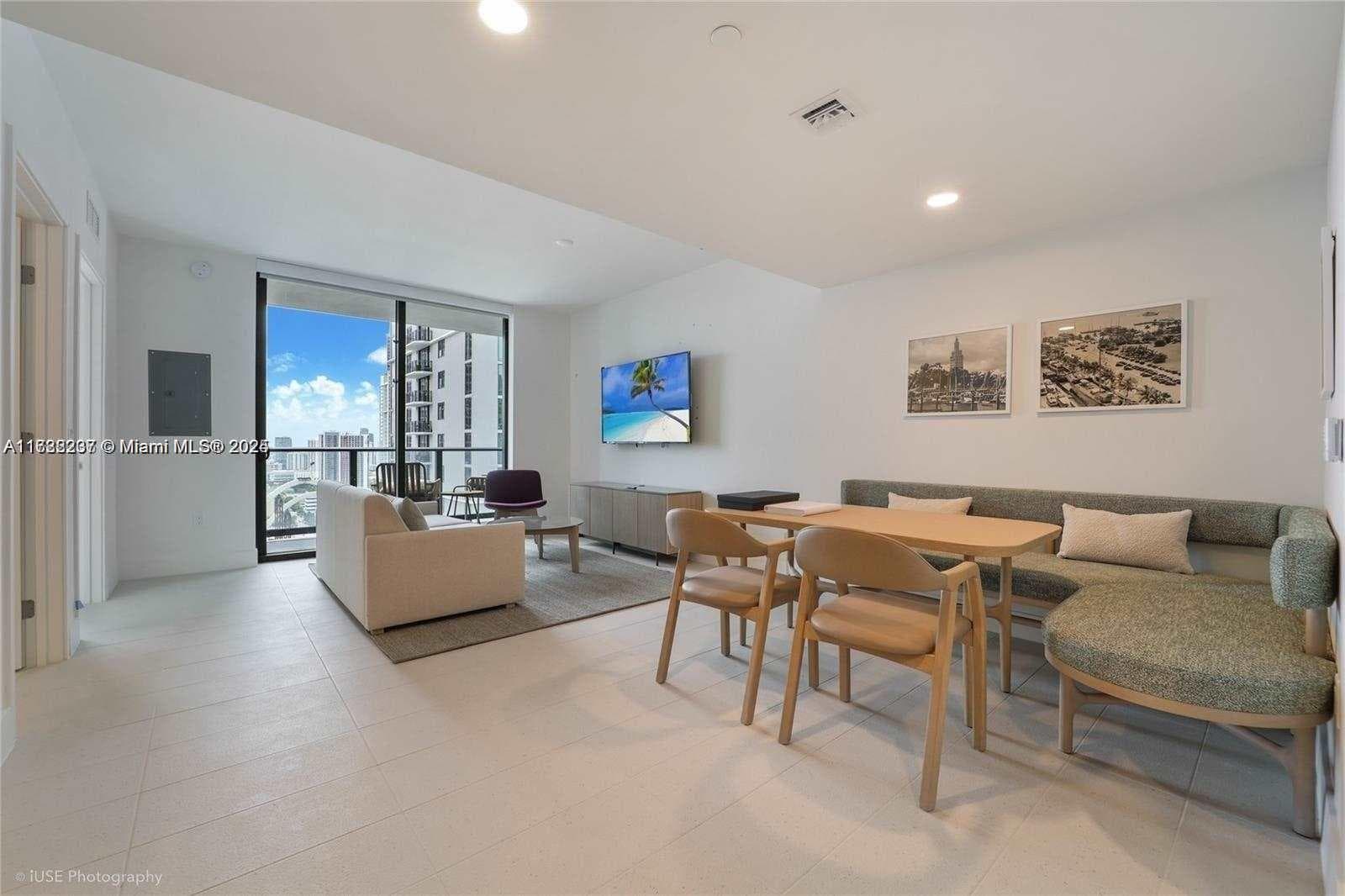 159 NE 6 # 3913, Miami FL 33132 — photo 1