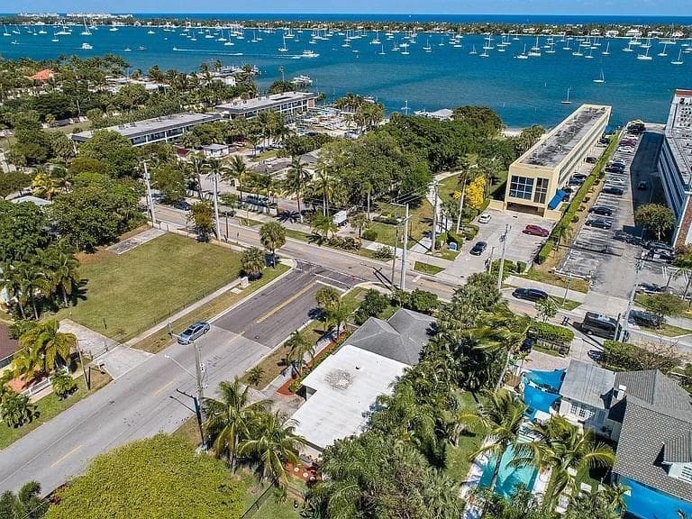 400 45th Street, West Palm Beach FL 33407 — photo 1