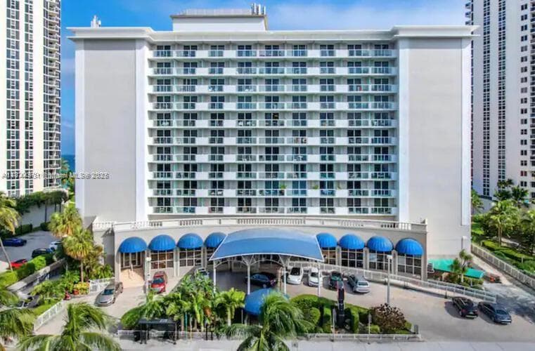 19201 Collins Ave # 435, Sunny Isles Beach FL 33160 — photo 1