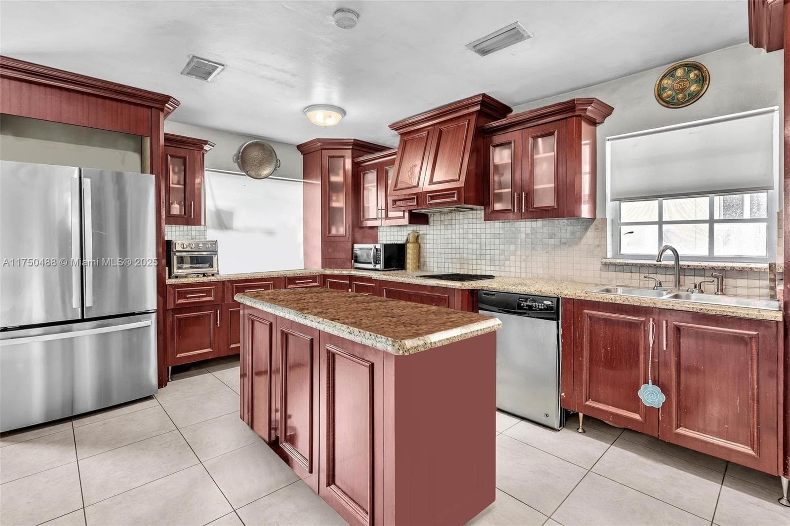 2631 NE 214th St, Miami FL 33180 — photo 1