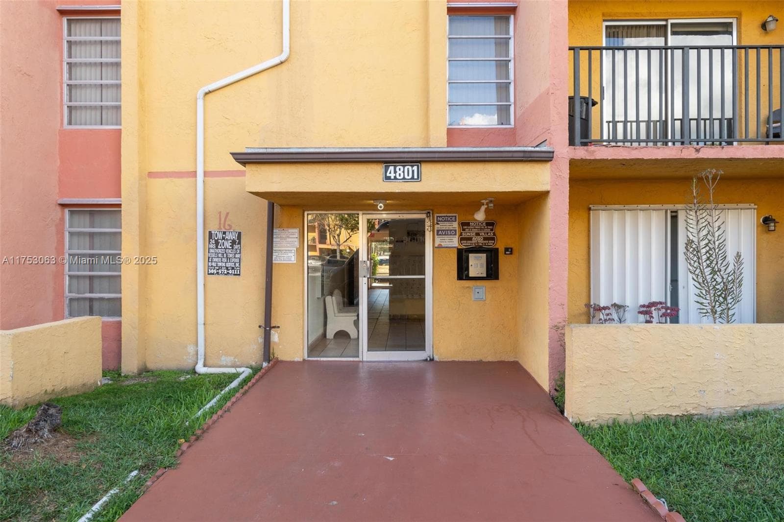 4801 NW 7th St # 16, Miami FL 33126 — photo 1