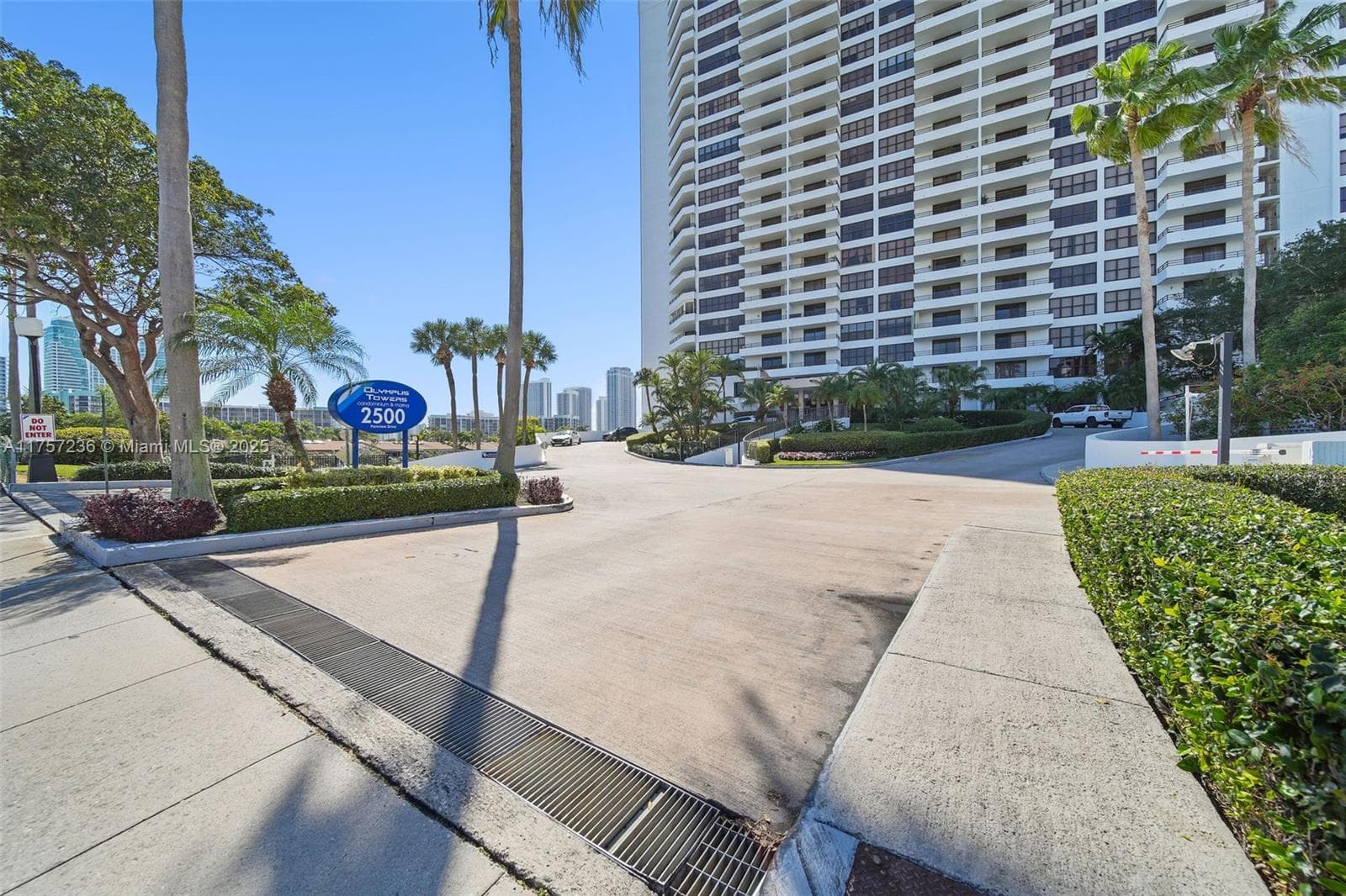 2500 Parkview Dr # 812, Hallandale Beach FL 33009 — photo 1