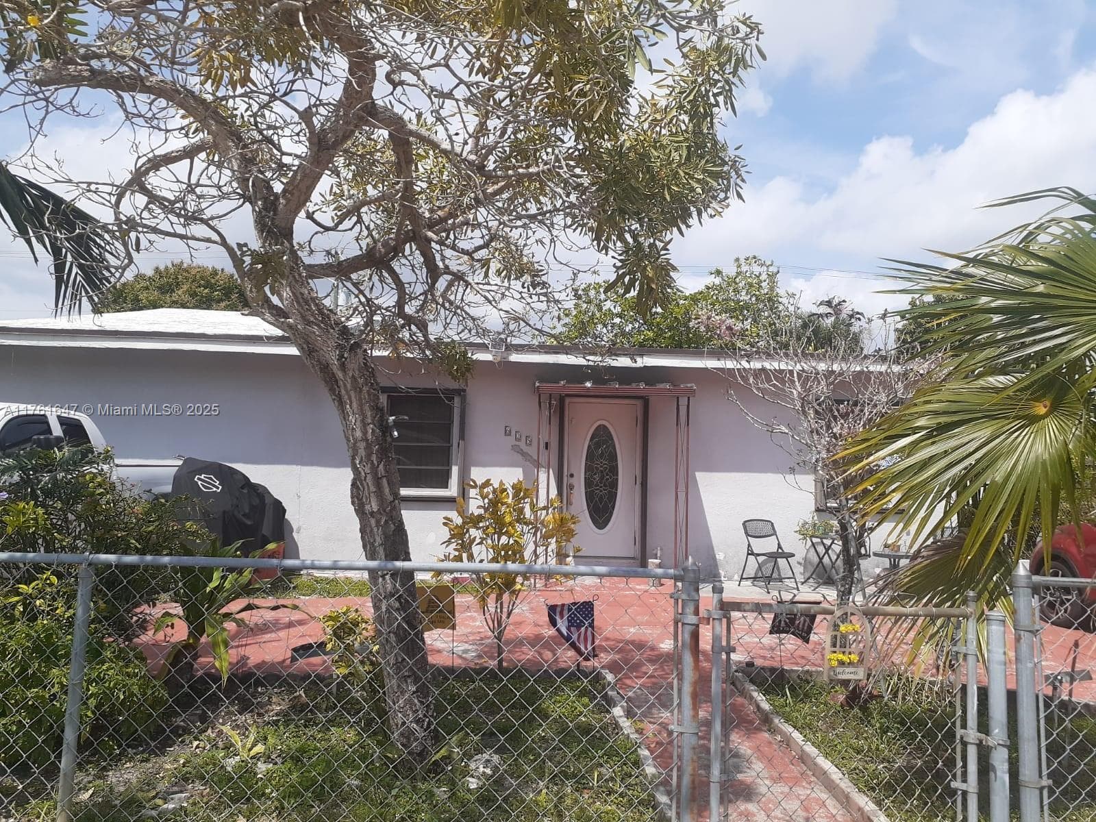 625 E 28th St, Hialeah FL 33013 — photo 1
