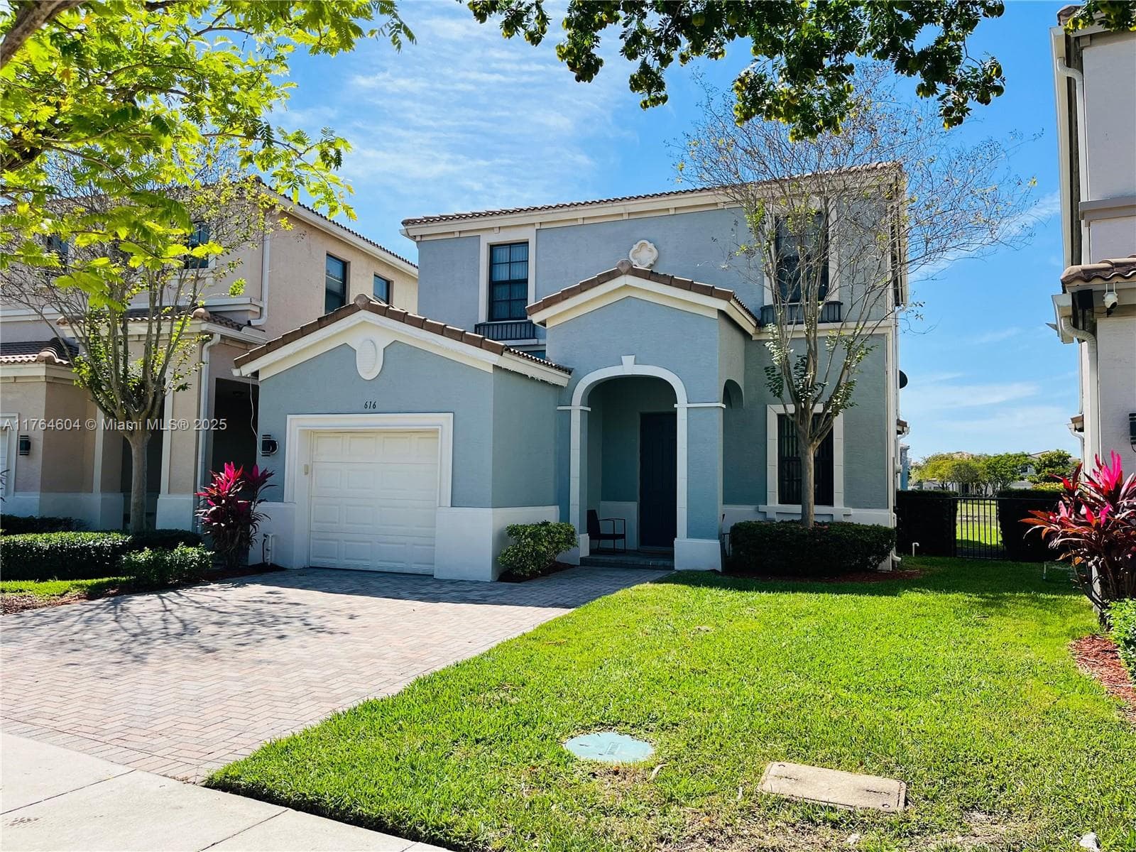 616 NE 193rd St, Miami FL 33179 — photo 1