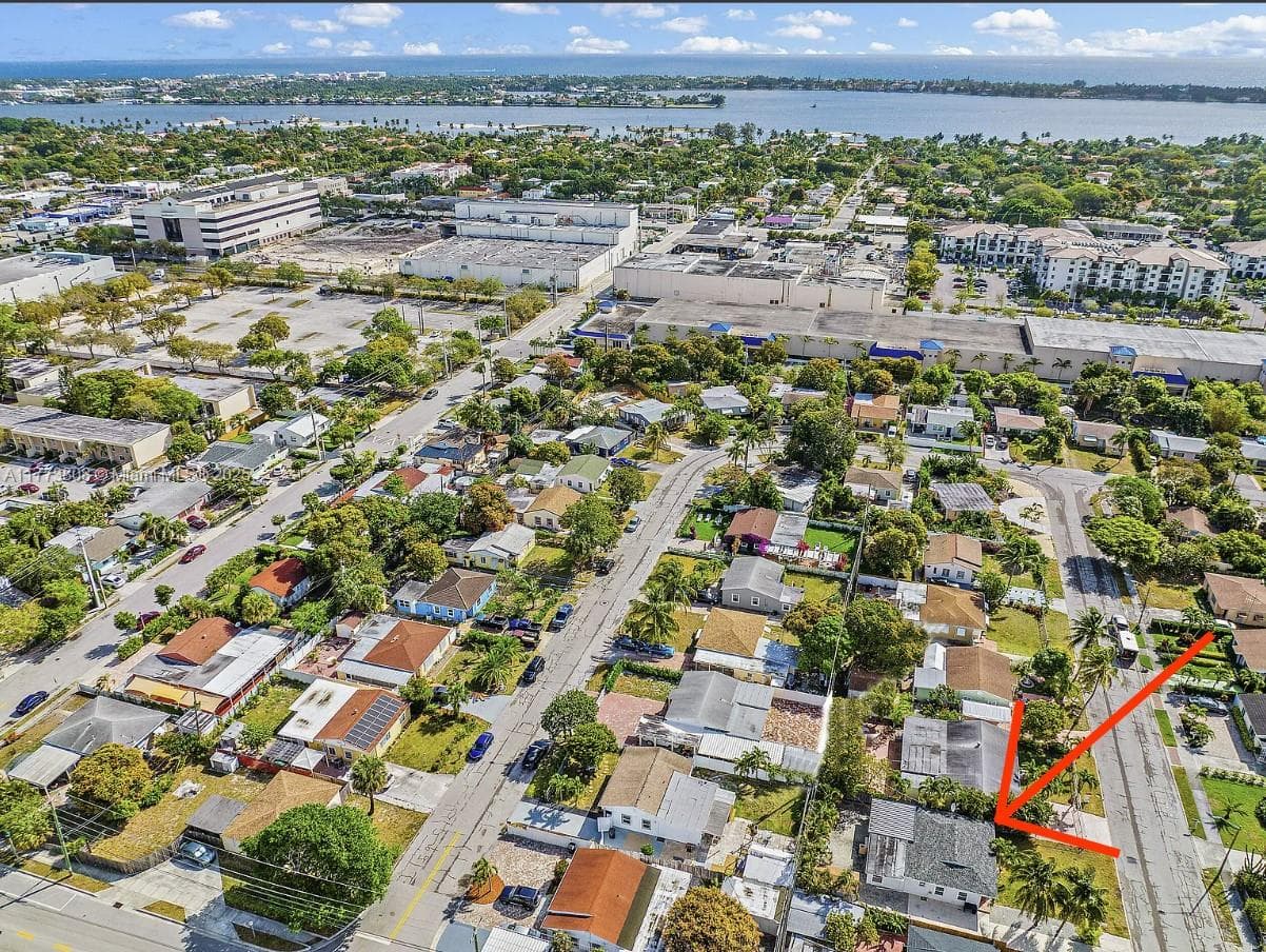 621 Hudson Rd, West Palm Beach FL 33405 — photo 1