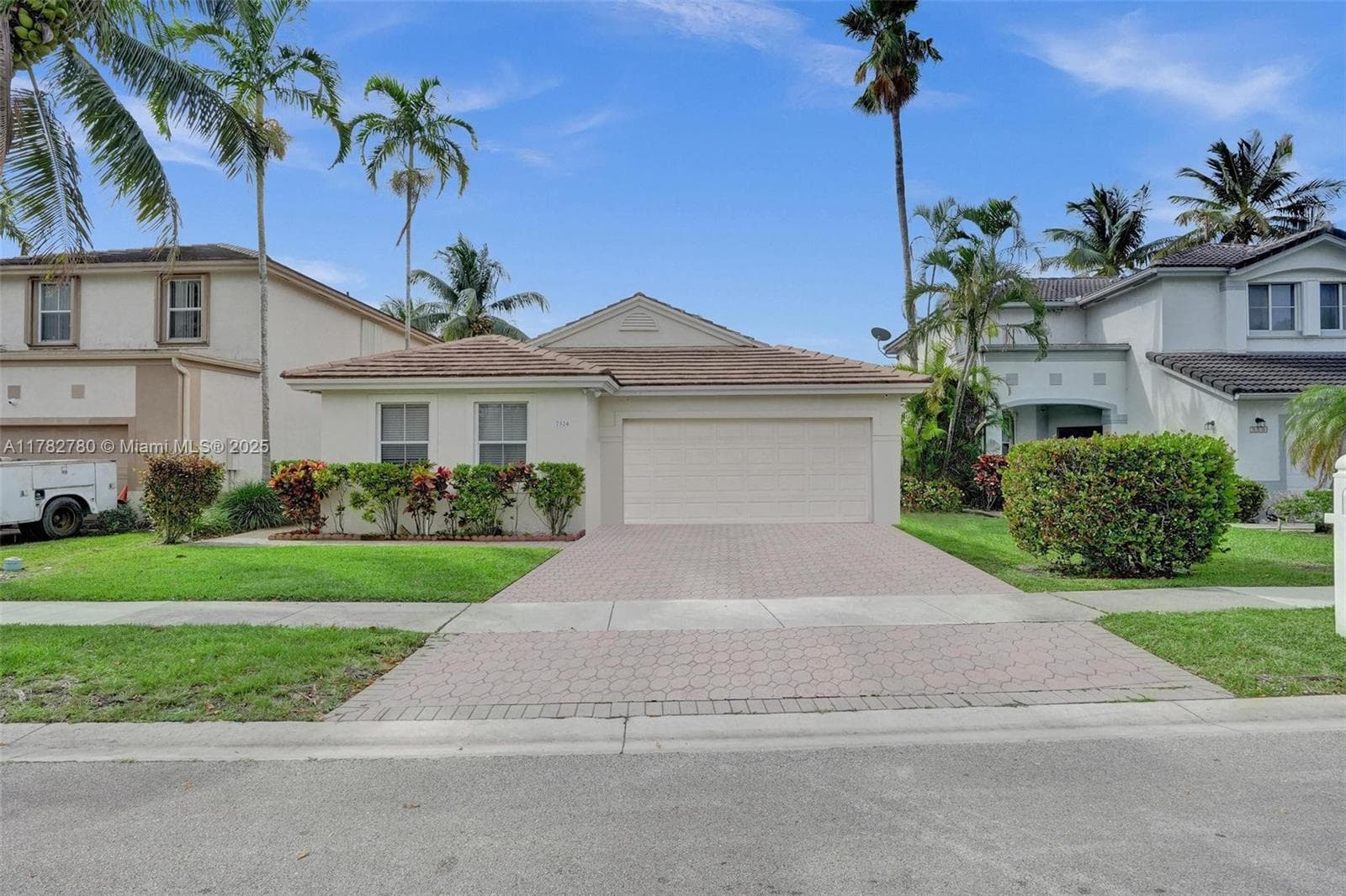 7324 NW 1st Pl, Plantation FL 33317 — photo 1