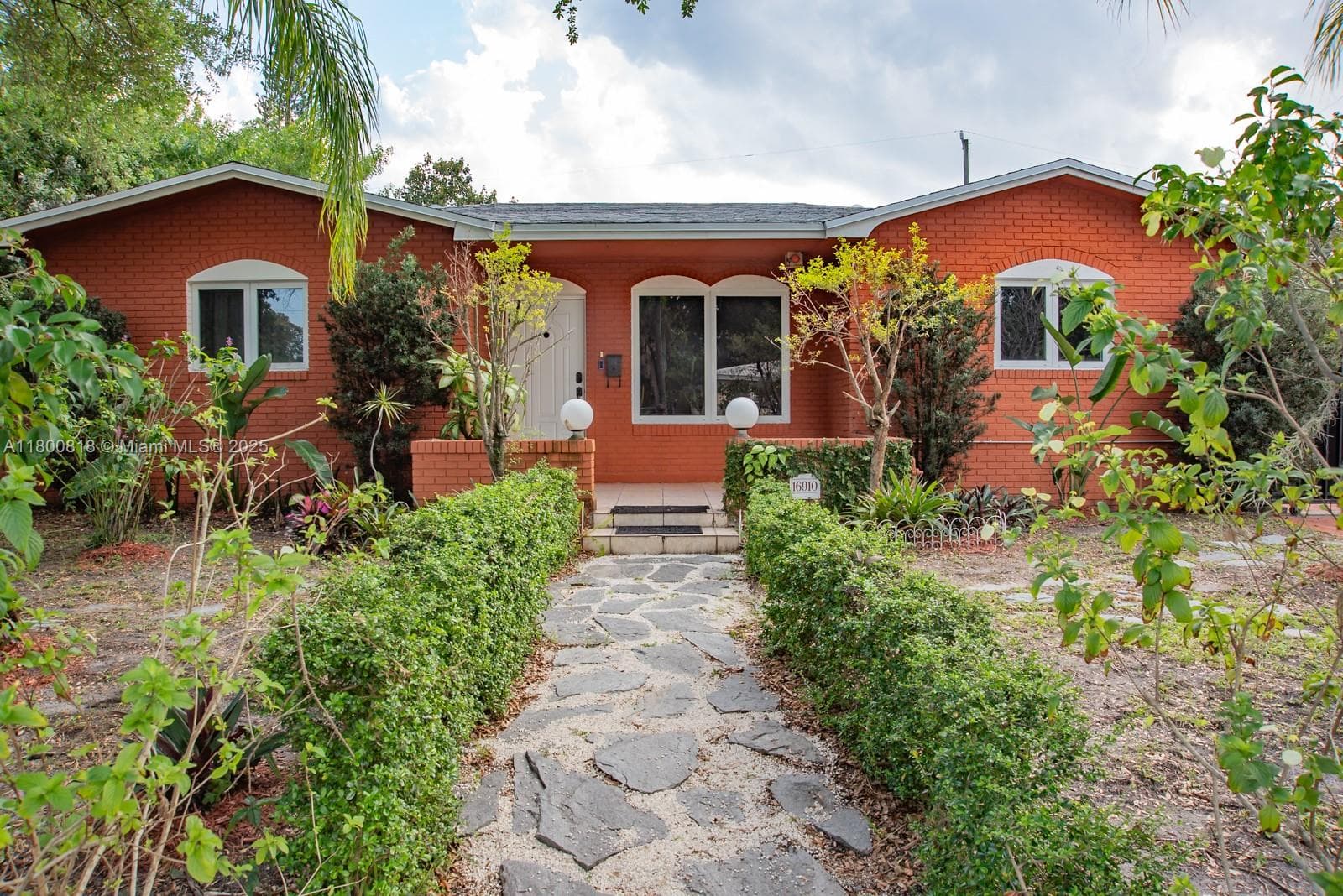 16910 NE 8th Ct, North Miami Beach FL 33162 — photo 1