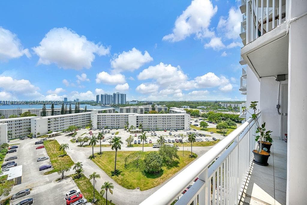 18041 Biscayne Blvd # 1201, Aventura FL 33160 — photo 1