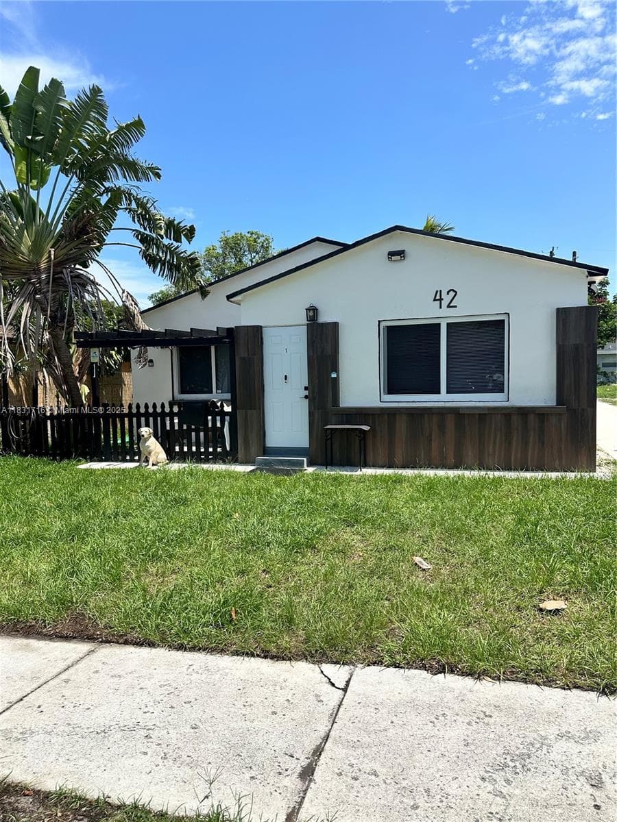 42 SE 10th Ter, Dania Beach FL 33004 — photo 1