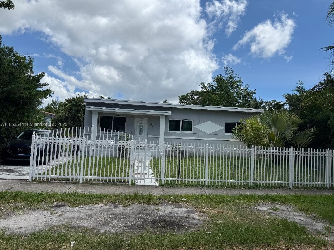 985 NE 146th St, North Miami FL 33161 — photo 1