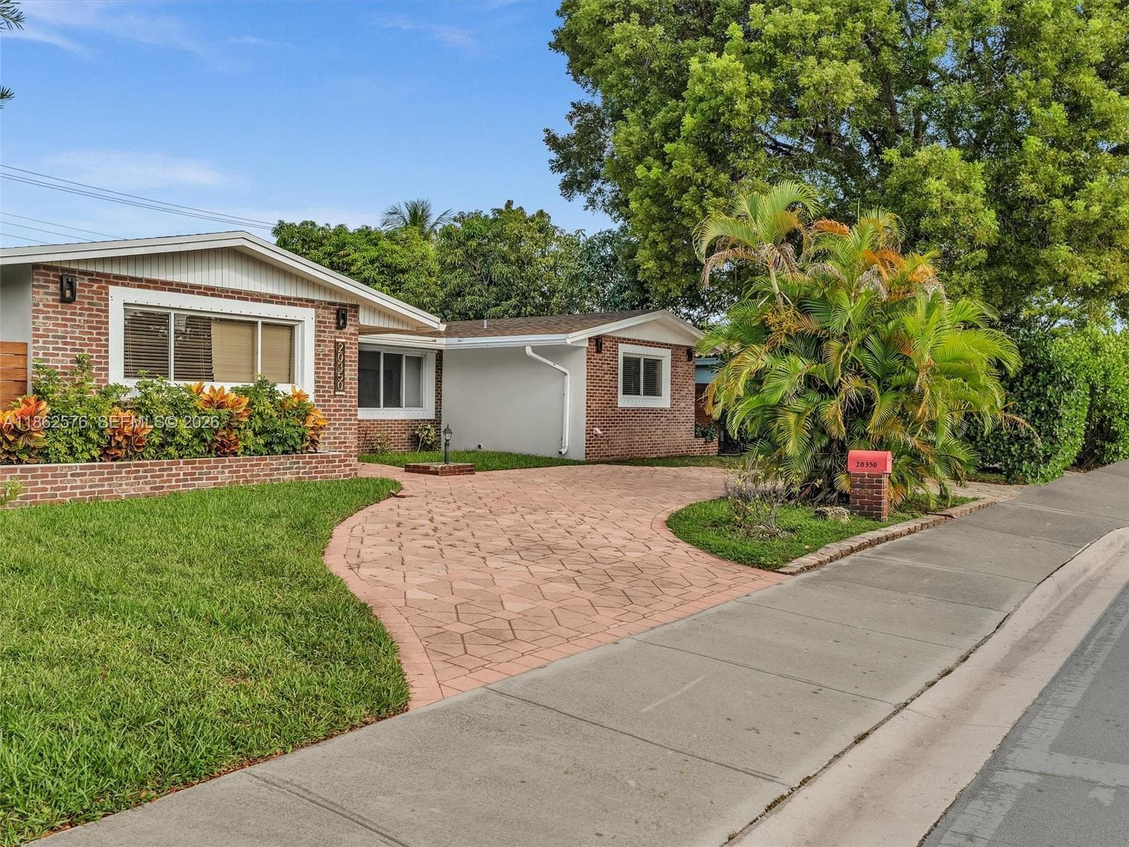 20350 Highland Lakes Blvd, Miami FL 33179 — photo 1