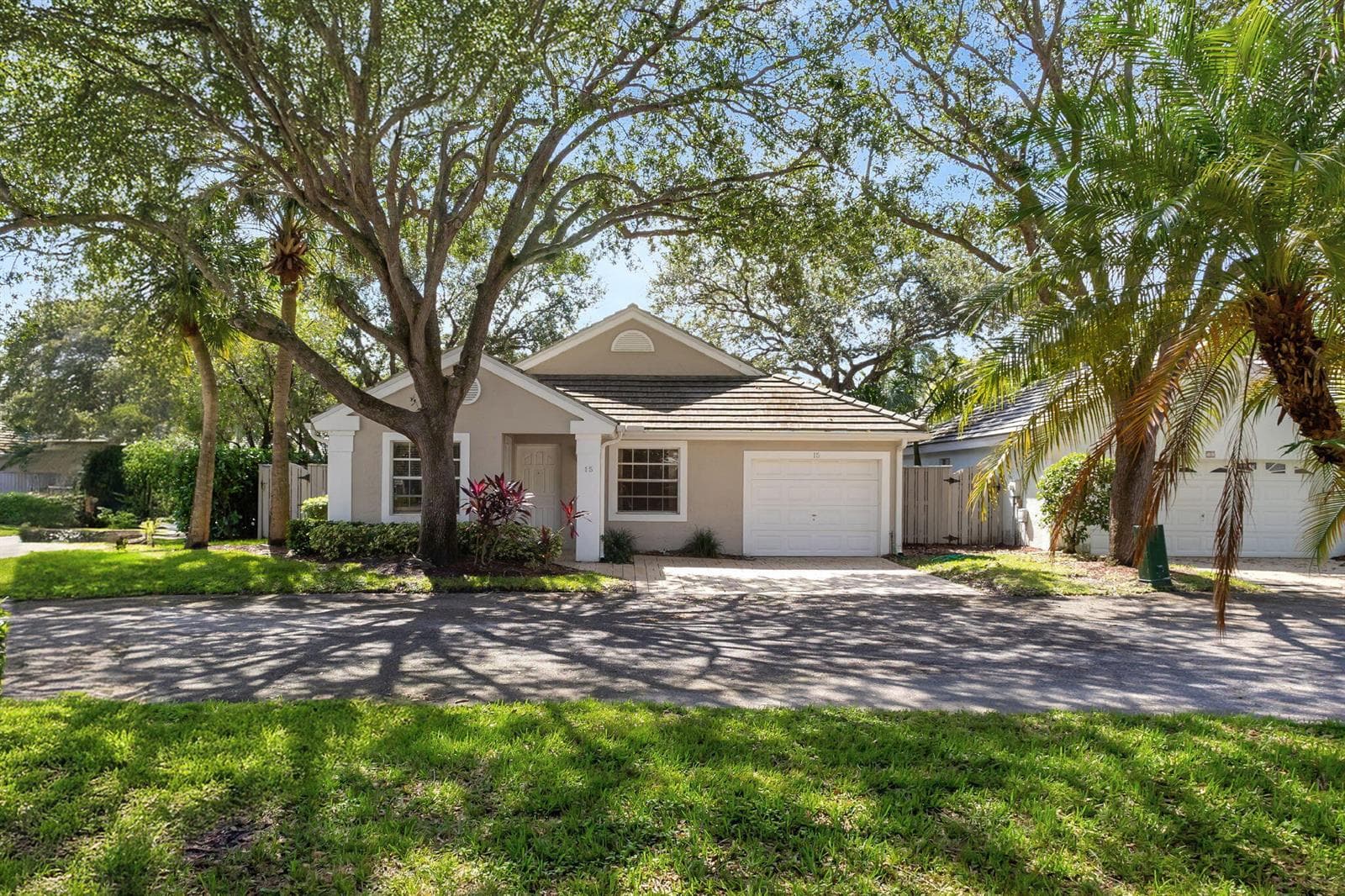 15 Admirals Court, Palm Beach Gardens FL 33418 — photo 1