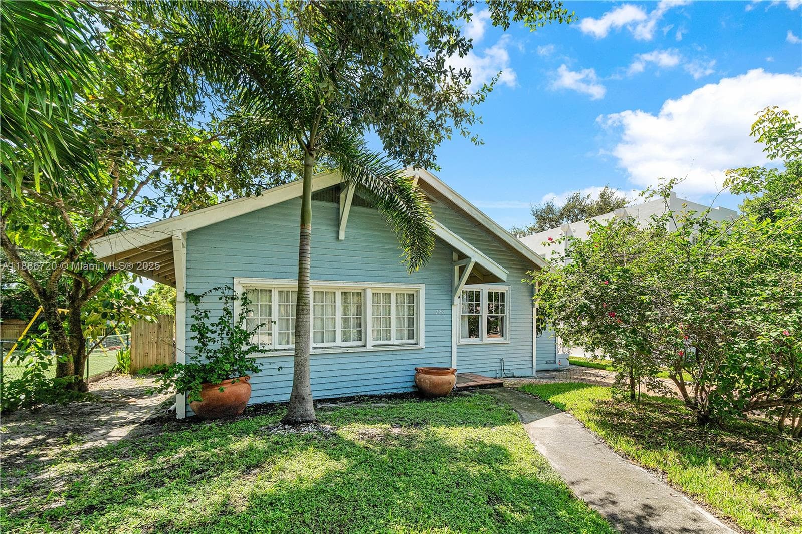 728 Newark St, West Palm Beach FL 33401 — photo 1