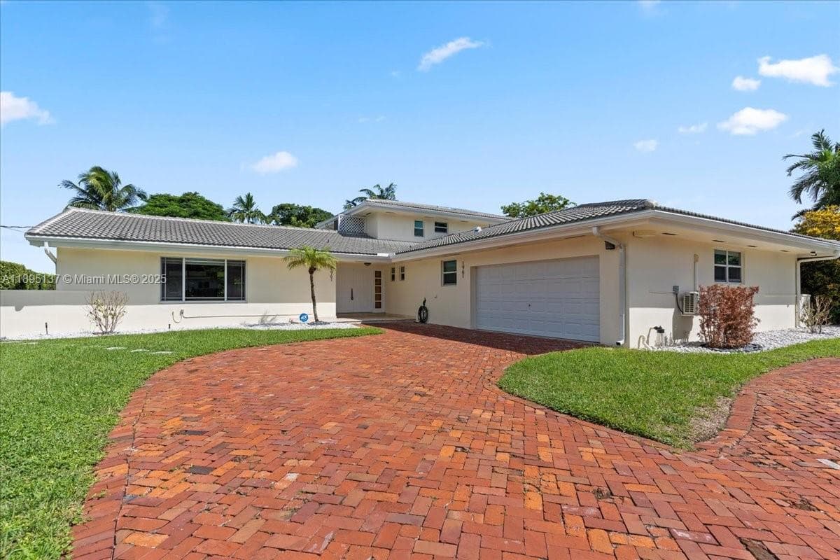 1961 NE 188th St, Miami FL 33179 — photo 1