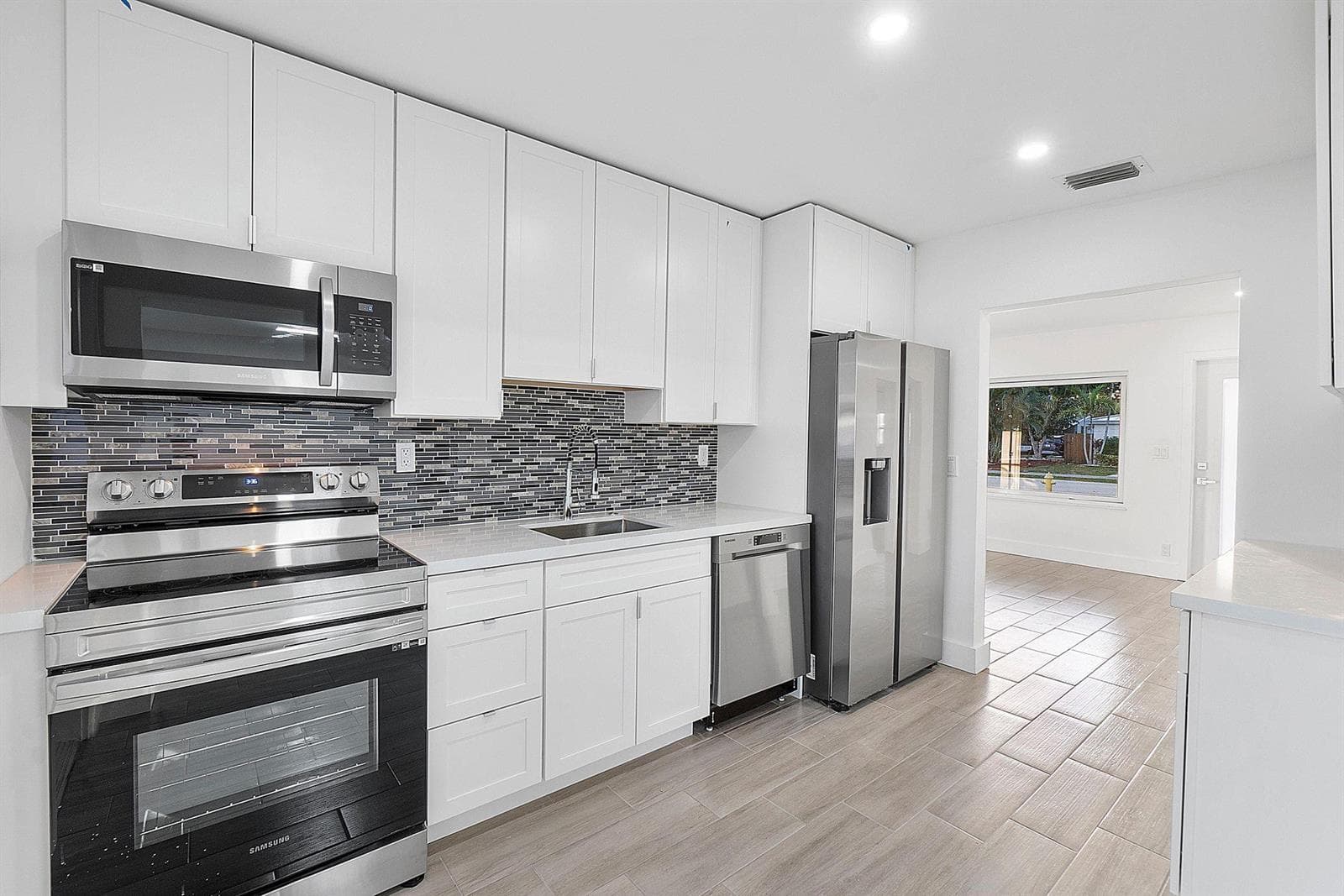 370 S Golf Boulevard, Pompano Beach FL 33064 — photo 1