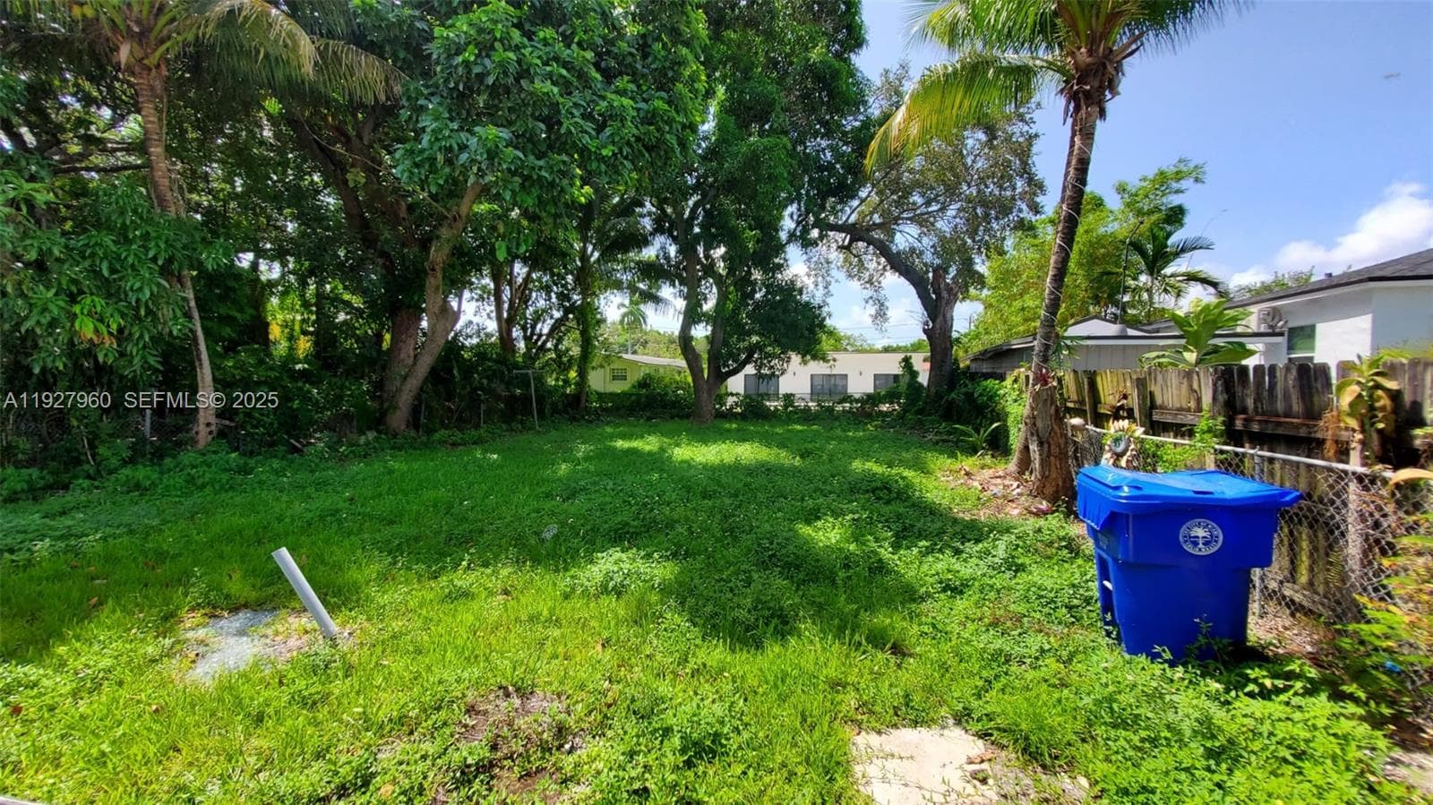 560 NW 53rd St, Miami FL 33127 — photo 1