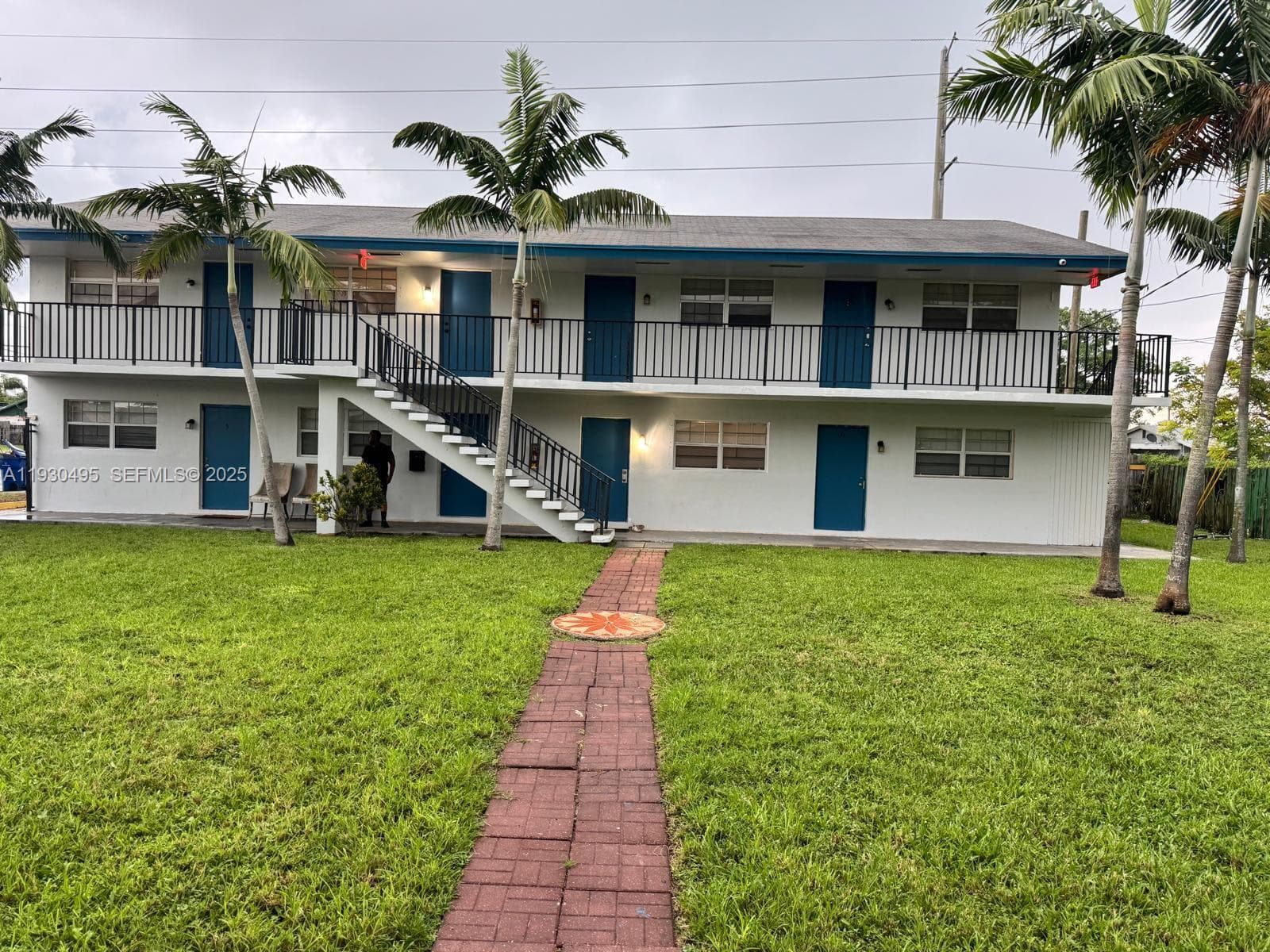 201 W Blue Heron Blvd, Riviera Beach FL 33404 — photo 1