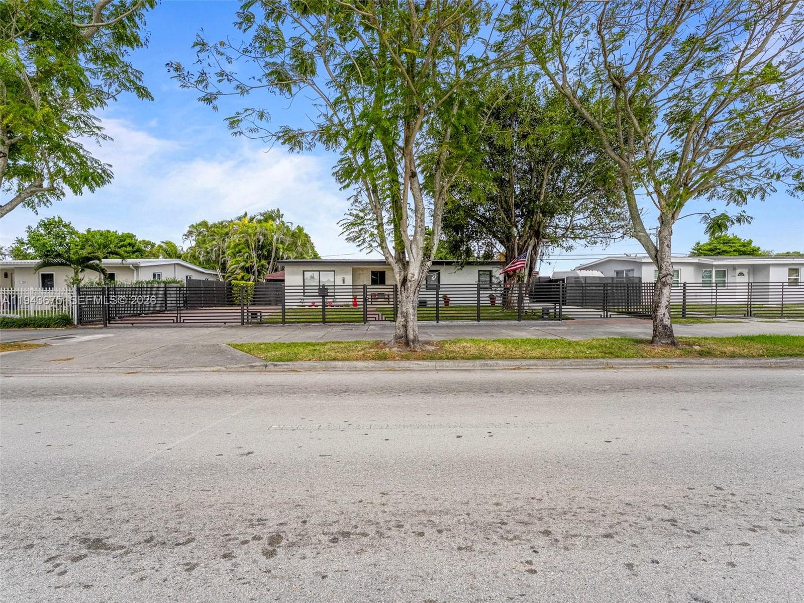 11415 SW 56th St, Miami FL 33165 — photo 1