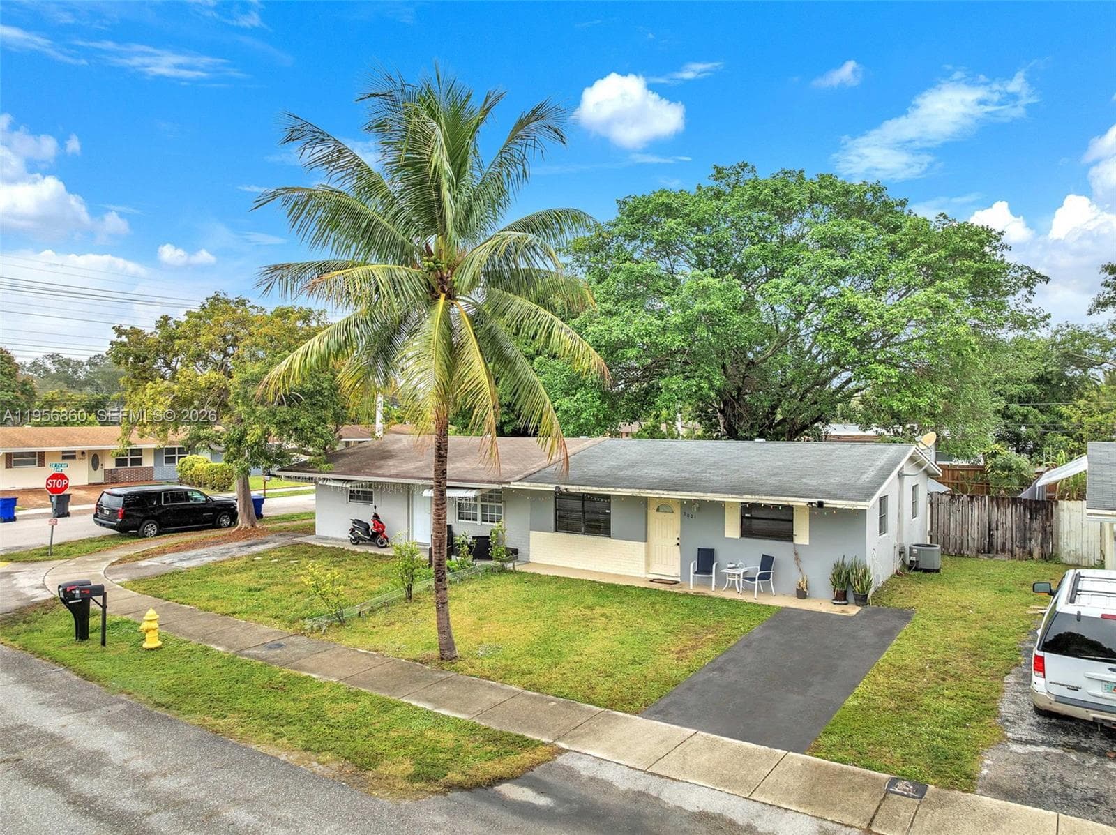 7021 SW 19th Pl, North Lauderdale FL 33068 — photo 1