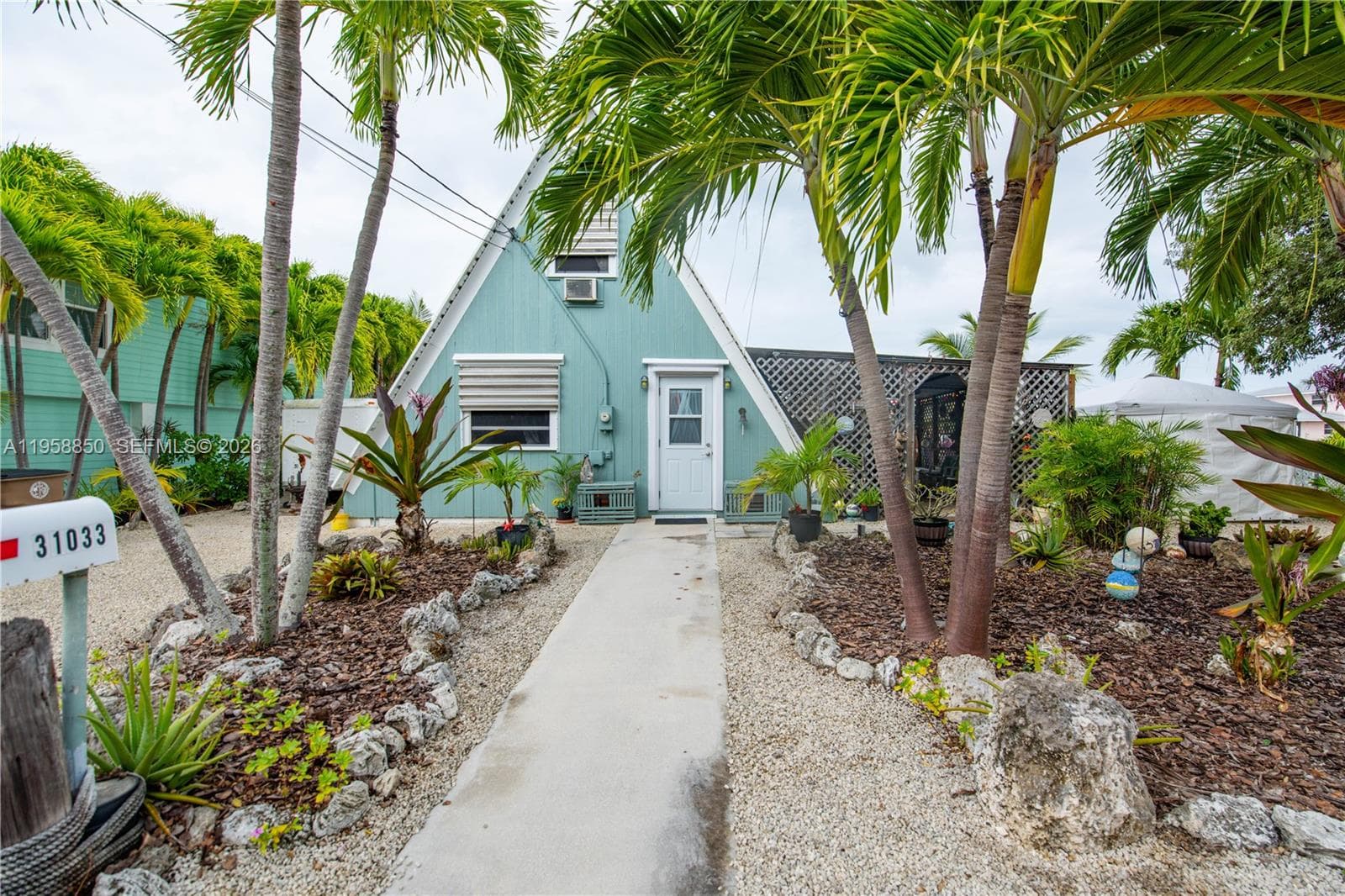 31033 Hibiscus Dr, Big Pine FL 33043 — photo 1