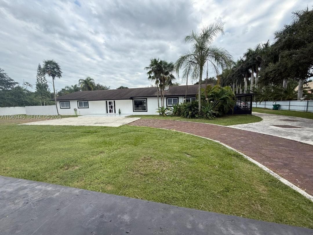 15750 SW 216th St, Miami FL 33170 — photo 1