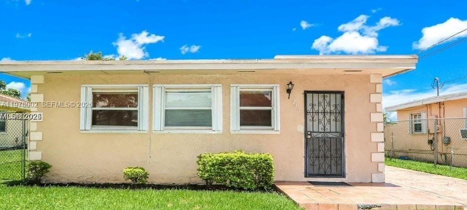 725 SW 12th Ave, Homestead FL 33030 — photo 1
